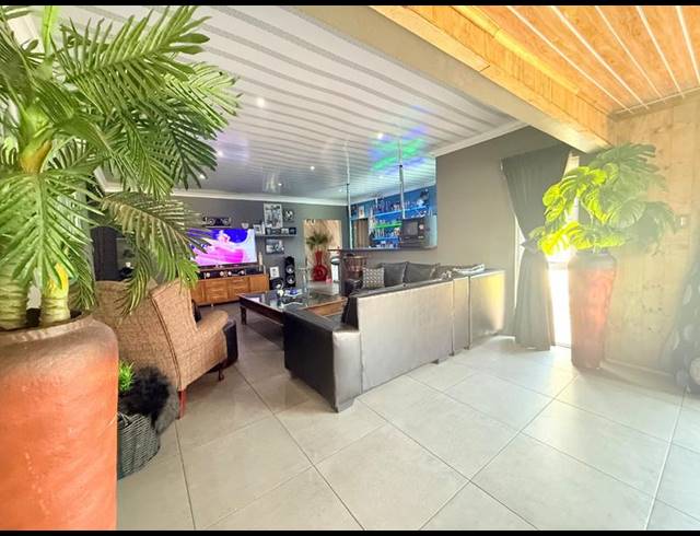 2 BEDROOM HOUSE FOR SALE IN VANDERBIJLPARK CW 5